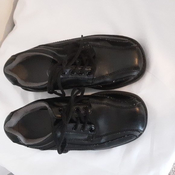 TKS BLACK LEATHER SHOES FOR BOYS SIZE  3 - Picture 2 of 4
